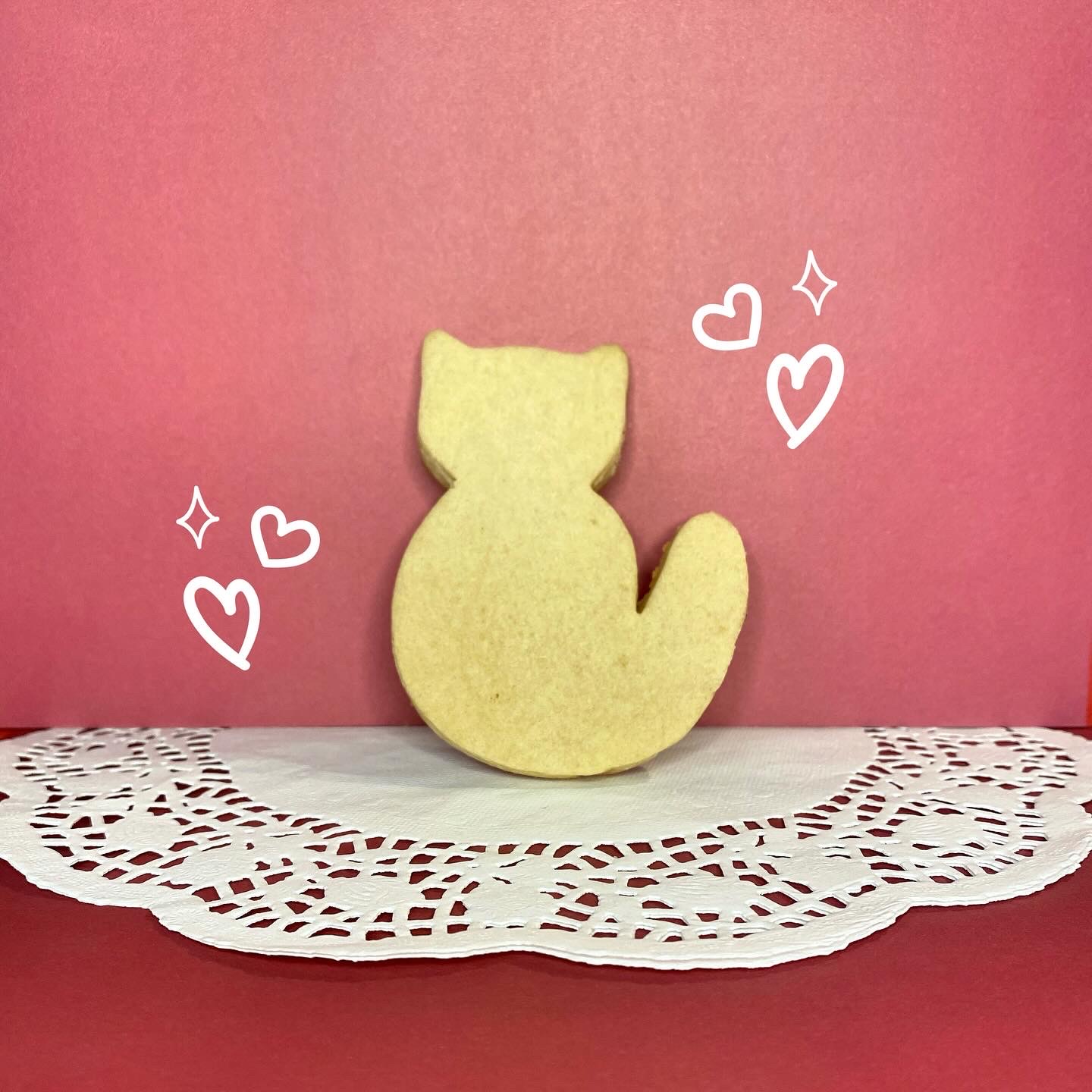 A cat shaped sugar cookie
